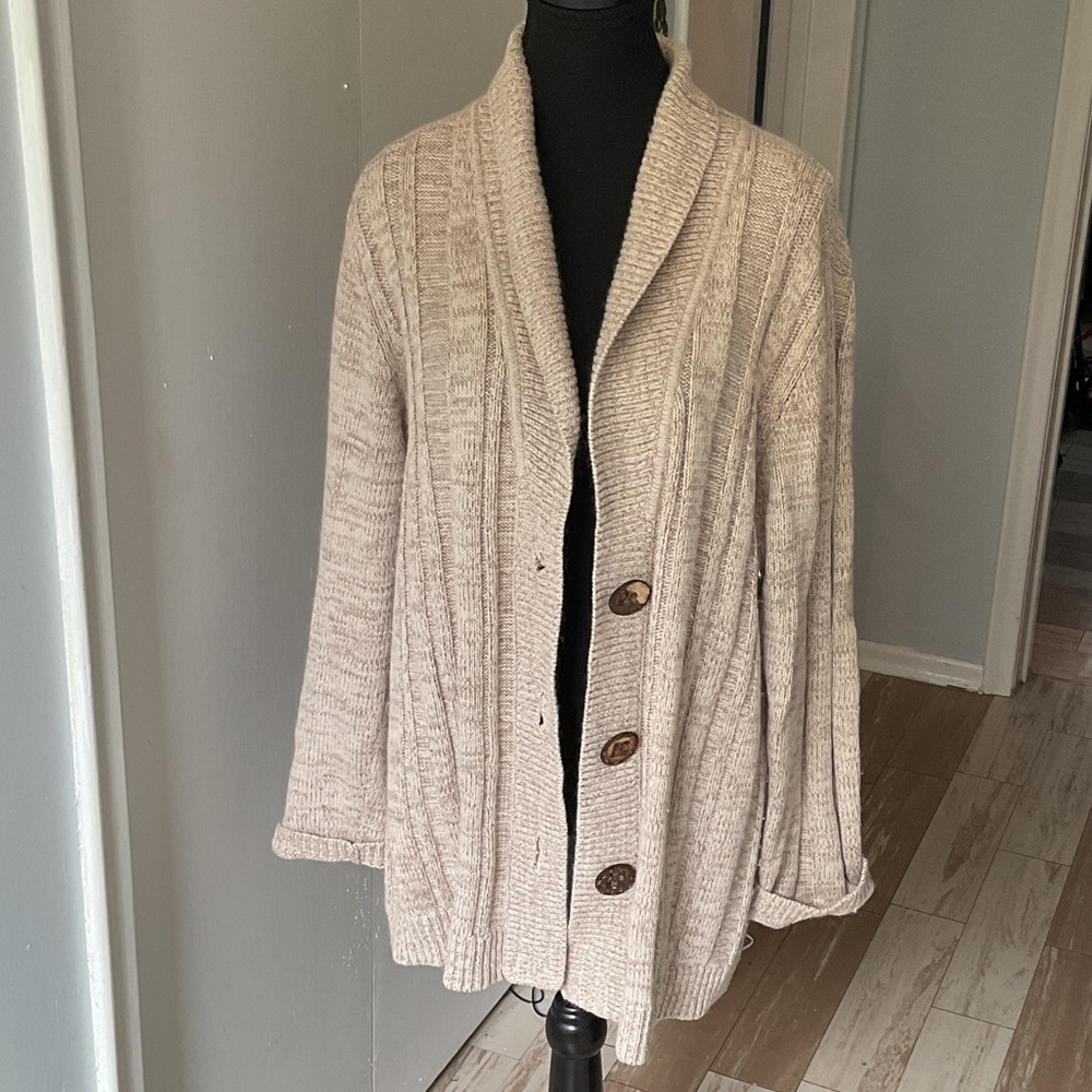 P350. Chico's Beige Button-Up Cardigan |XL